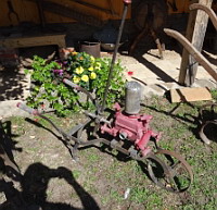 Pompe a vin (photo F. Mrugala, a Saint-Jean-de-Touslas en 2012)